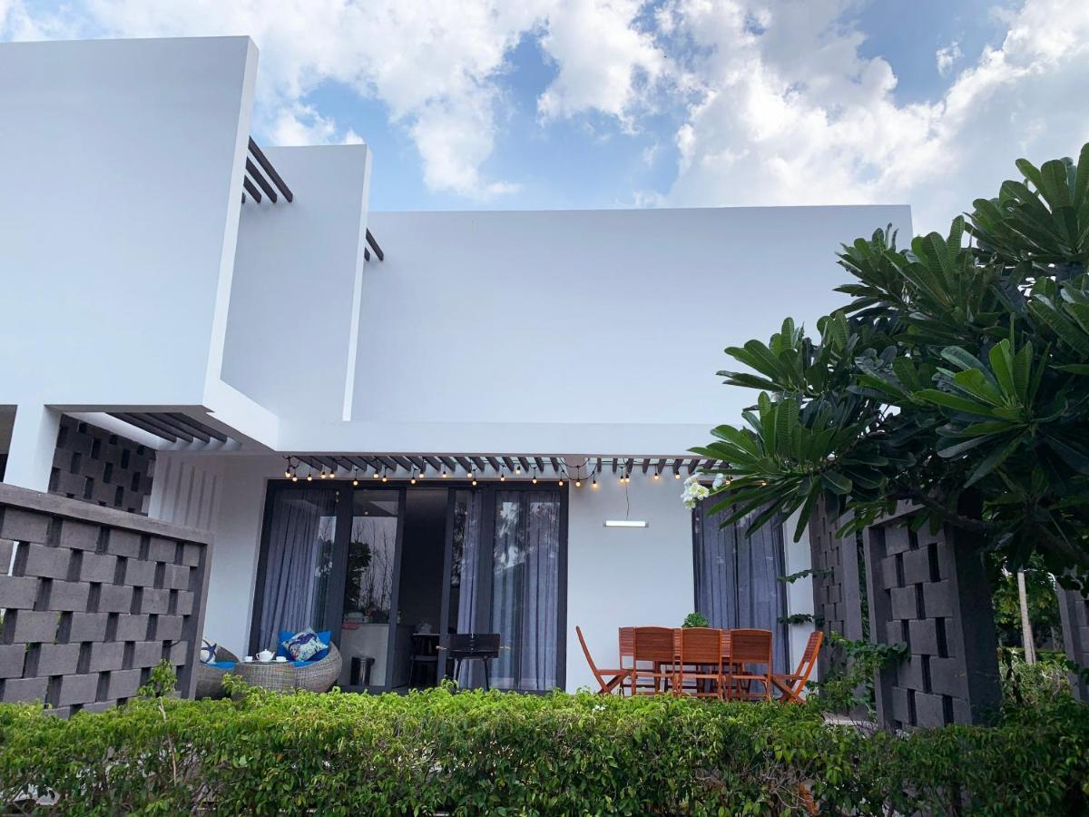 Okinawa Villas And Beach Club - Oceanami Resort Long Hai Dış mekan fotoğraf
